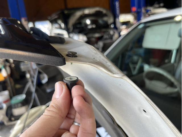ホンダ　ライフ　G　板金・外装補修　走行中にフロントフードモールディングが飛んで行った　交換　佐賀県　三養基郡　みやき町　みやき
