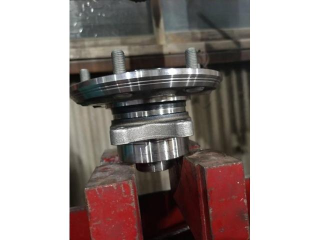 トヨタ　ハイエースバン　ＤＸ　サスペンション・足回り修理・整備 　走行中に異音　フロント　ハブベアリング　交換　佐賀県　三養基郡　みやき町　みやき