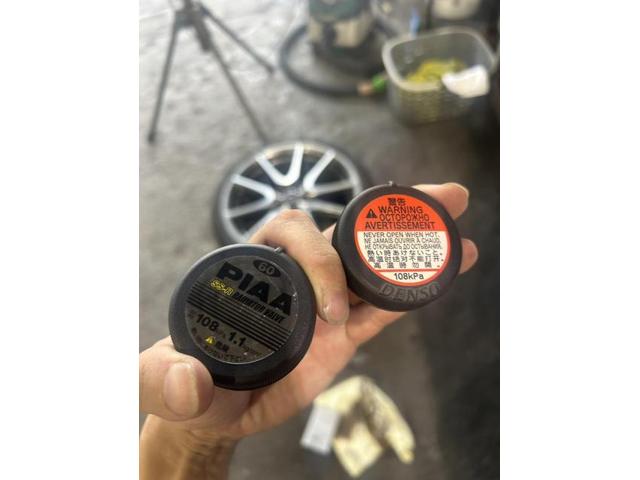 トヨタ　プリウス　Ｓツーリングセレクション・Ｇ’ｓ　車検　法定点検　分解整備　メンテナンス　エンジンオイル　オイルエレメント　ラジエーターキャップ　エアコンフィルター　交換　ライト磨き　クーラント　注入　佐賀県　三養基郡　みやき町　みやき
