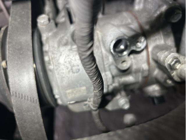 トヨタ　ヴェルファイア　2.4Z　電装系修理　エアコンの効きが悪い　エアコンコンプレッサー　交換　　エアコンガス　注入　真空引き　佐賀県　三養基郡　みやき町　みやき