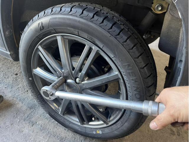スズキ　ハスラー　Fリミテッド　タイヤ交換　バースト　走行不可　積載　レッカー　タイヤ　交換　バランス調整　空気圧調整　佐賀県　三養基郡　みやき町　みやき