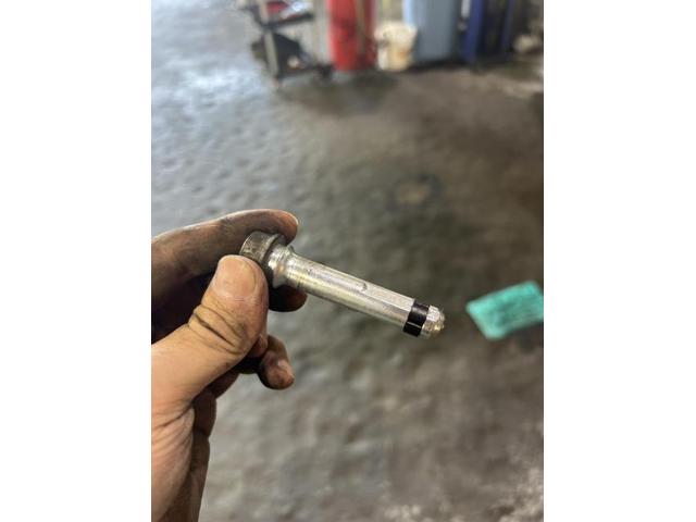 トヨタ プリウス S 法定点検 12ヵ月点検 メンテナンス リース車 エンジンオイル オイルエレメント ラジエーターキャップ エアーエレメント エアコンフィルター 交換 佐賀県 三養基郡 みやき町 みやき