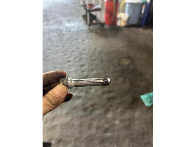 トヨタ プリウス S 法定点検 12ヵ月点検 メンテナンス リース車 エンジンオイル オイルエレメント ラジエーターキャップ エアーエレメント エアコンフィルター 交換 佐賀県 三養基郡 みやき町 みやき