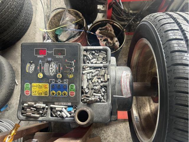 三菱　デリカＤ：５　ガソリン車用(オイル交換)　メンテナンス　エンジンオイル　オイルエレメント　タイヤ　交換　バランス調整　佐賀県　三養基郡　みやき町　みやき