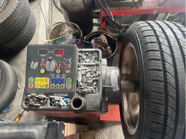 三菱　デリカＤ：５　ガソリン車用(オイル交換)　メンテナンス　エンジンオイル　オイルエレメント　タイヤ　交換　バランス調整　佐賀県　三養基郡　みやき町　みやき