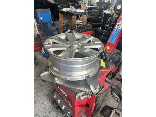 三菱　デリカＤ：５　ガソリン車用(オイル交換)　メンテナンス　エンジンオイル　オイルエレメント　タイヤ　交換　バランス調整　佐賀県　三養基郡　みやき町　みやき