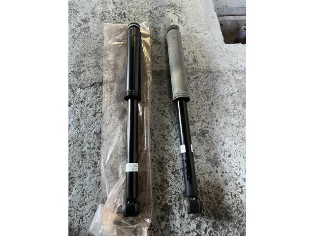 ホンダ　Ｎ－ＯＮＥ　GLパッケージ　サスペンション・足回り修理・整備　リアショックアブソーバー　オイル漏れ　交換　佐賀県　三養基郡　みやき町　みやき