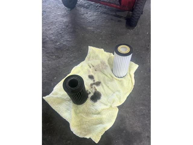 アウディ　Ａ４アバント　2.0TFSIスポーツ　ガソリン車用(オイル交換)　メンテナンス　エンジンオイル　オイルエレメント　交換　佐賀県　三養基郡　みやき町　みやき