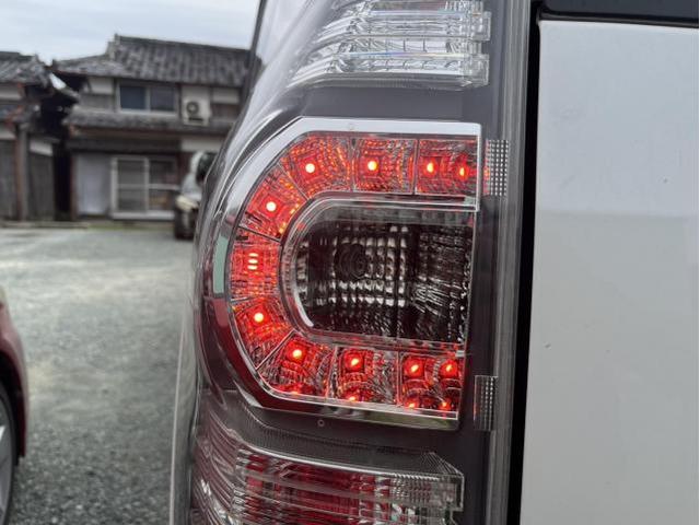 トヨタ　ヴォクシー　ZS　ライト・ウィンカー類修理・整備　テールランプ　LED切れ　テールランプ中古　交換　佐賀県　三養基郡　みやき町　みやき