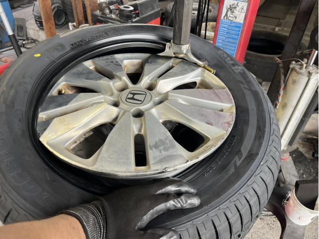 ホンダ　ステップワゴンスパーダ　Z　バースト　走行不可　レッカー　タイヤ　交換　バランス調整　佐賀県　三養基郡　みやき町　みやき