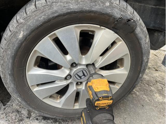 ホンダ　ステップワゴンスパーダ　Z　バースト　走行不可　レッカー　タイヤ　交換　バランス調整　佐賀県　三養基郡　みやき町　みやき