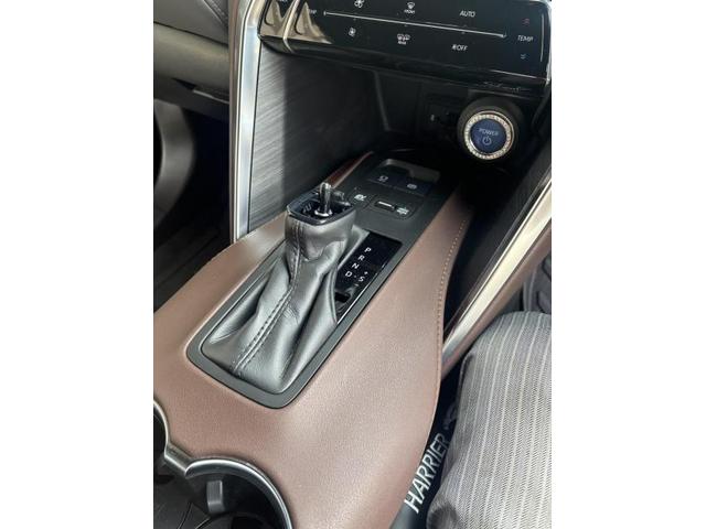 トヨタ　ハリアーハイブリッド　Z　内装補修・修理　センターコンソール　交換　佐賀県　三養基郡　みやき町　みやき