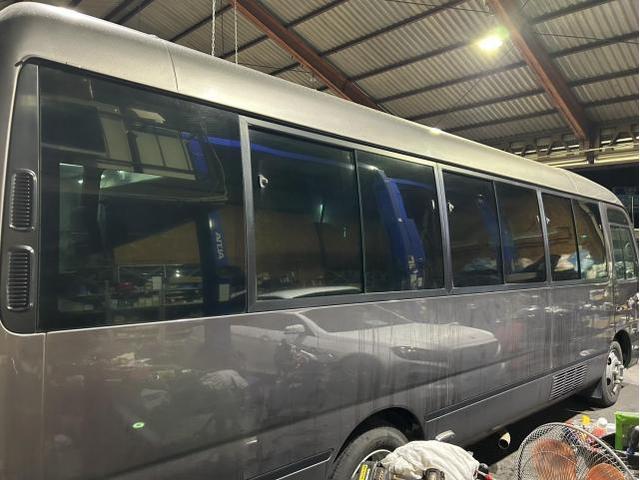 トヨタ　コースター　バス　カーフィルム　リアガラス　全面　IR断熱スモークフィルム10％　施工　佐賀県　三養基郡　みやき町　みやき