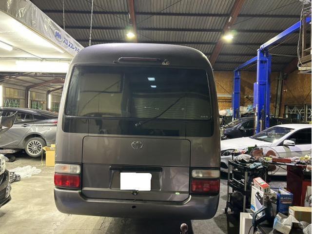 トヨタ　コースター　バス　カーフィルム　リアガラス　全面　IR断熱スモークフィルム10％　施工　佐賀県　三養基郡　みやき町　みやき