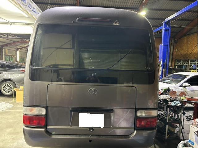 トヨタ　コースター　バス　カーフィルム　リアガラス　全面　IR断熱スモークフィルム10％　施工　佐賀県　三養基郡　みやき町　みやき