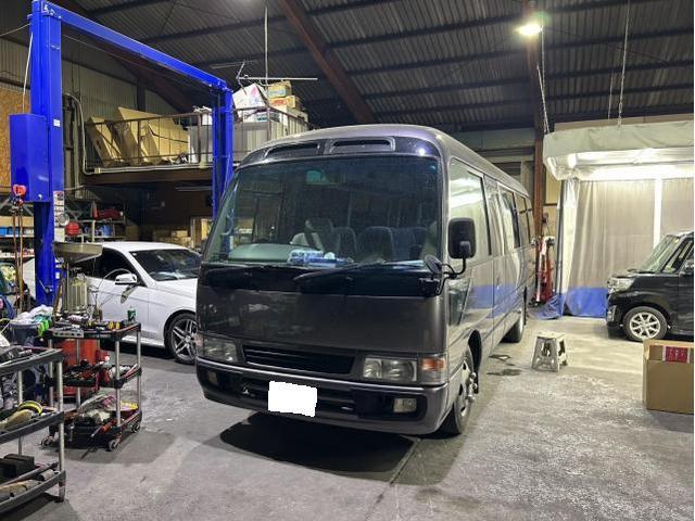 トヨタ　コースター　バス　カーフィルム　リアガラス　全面　IR断熱スモークフィルム10％　施工　佐賀県　三養基郡　みやき町　みやき