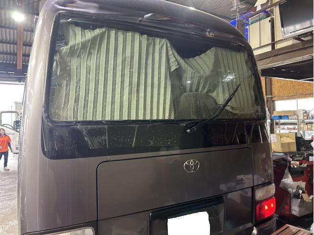 トヨタ　コースター　バス　カーフィルム　リアガラス　全面　IR断熱スモークフィルム10％　施工　佐賀県　三養基郡　みやき町　みやき