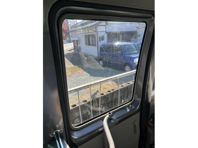 トヨタ　コースター　バス　カーフィルム　リアガラス　全面　IR断熱スモークフィルム10％　施工　佐賀県　三養基郡　みやき町　みやき