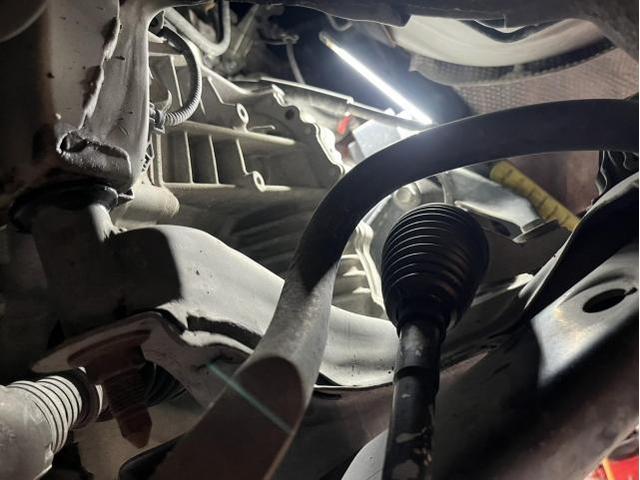 トヨタ　ヴォクシー　ZS　サスペンション・足回り修理・整備　カタカタ　異音　ラックブーツ　破れ　交換　佐賀県　三養基郡　みやき町　みやき