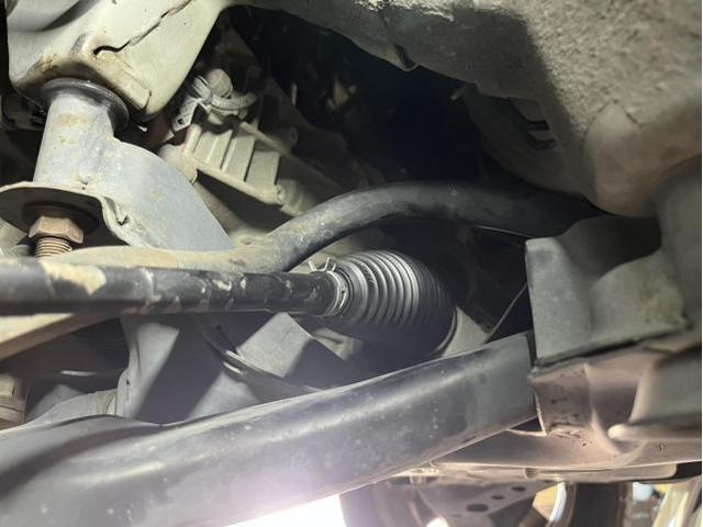 トヨタ　ヴォクシー　ZS　サスペンション・足回り修理・整備　カタカタ　異音　ラックブーツ　破れ　交換　佐賀県　三養基郡　みやき町　みやき