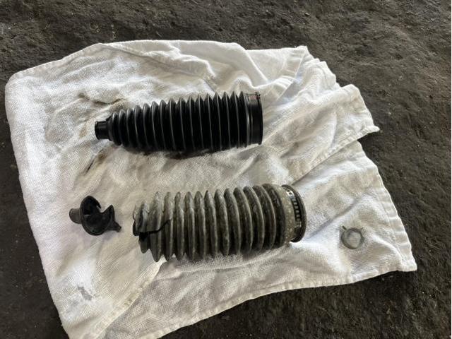 トヨタ　ヴォクシー　ZS　サスペンション・足回り修理・整備　カタカタ　異音　ラックブーツ　破れ　交換　佐賀県　三養基郡　みやき町　みやき