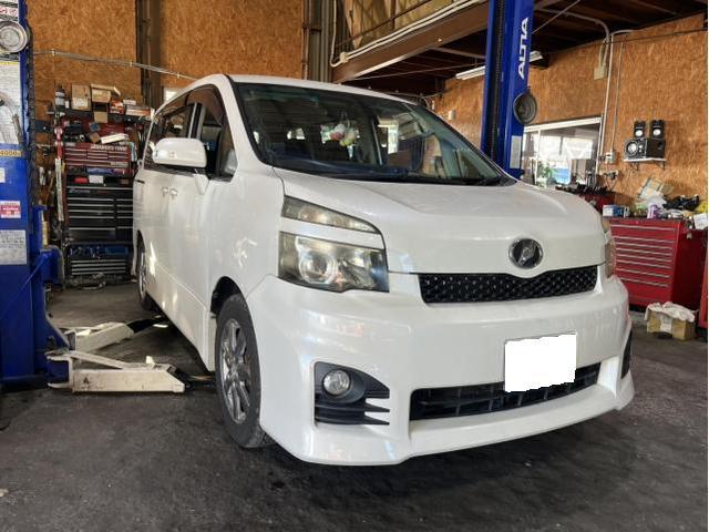 トヨタ　ヴォクシー　ZS　サスペンション・足回り修理・整備　カタカタ　異音　ラックブーツ　破れ　交換　佐賀県　三養基郡　みやき町　みやき