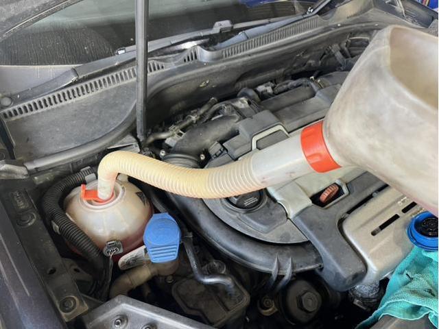 フォルクスワーゲン　ゴルフ　GT　TSI　エンジン関連修理・整備　エンジンかけているときに異音　ウォーターポンプ　クーラント　交換　佐賀県　三養基郡　みやき町　みやき