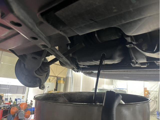 スバル　サンバーバン　VB　エンジン関連修理・整備　ウォーターポンプ付近から　エンジンオイル　漏れ　ウォーターポンプ　ベルト　エンジンオイル　交換　佐賀県　三養基郡　みやき町　みやき