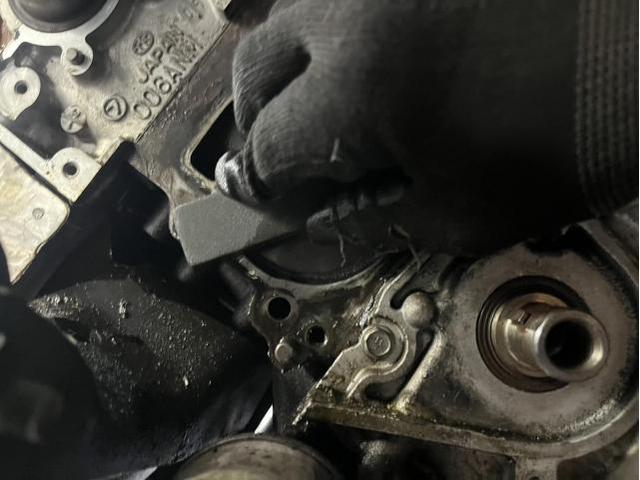 スバル　サンバーバン　VB　エンジン関連修理・整備　ウォーターポンプ付近から　エンジンオイル　漏れ　ウォーターポンプ　ベルト　エンジンオイル　交換　佐賀県　三養基郡　みやき町　みやき