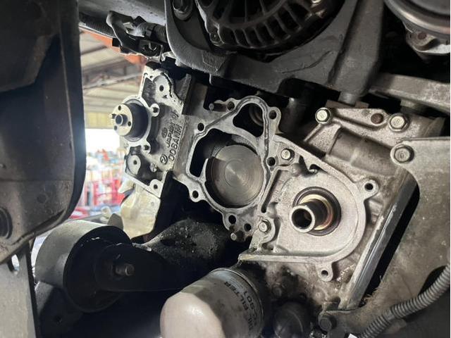 スバル　サンバーバン　VB　エンジン関連修理・整備　ウォーターポンプ付近から　エンジンオイル　漏れ　ウォーターポンプ　ベルト　エンジンオイル　交換　佐賀県　三養基郡　みやき町　みやき