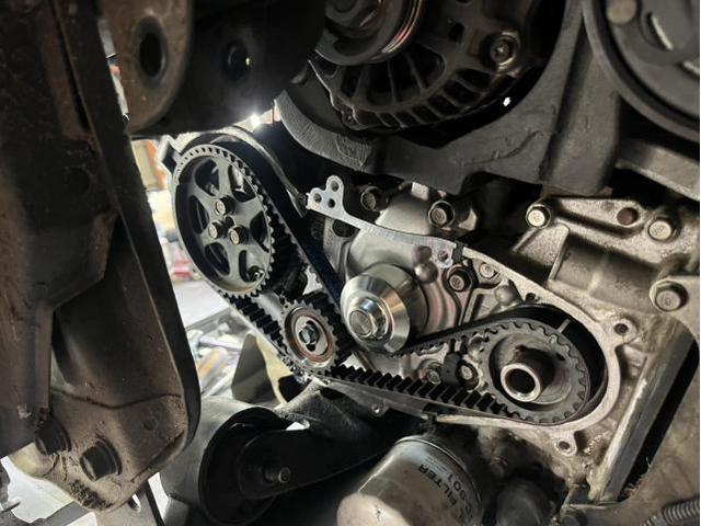 スバル　サンバーバン　VB　エンジン関連修理・整備　ウォーターポンプ付近から　エンジンオイル　漏れ　ウォーターポンプ　ベルト　エンジンオイル　交換　佐賀県　三養基郡　みやき町　みやき