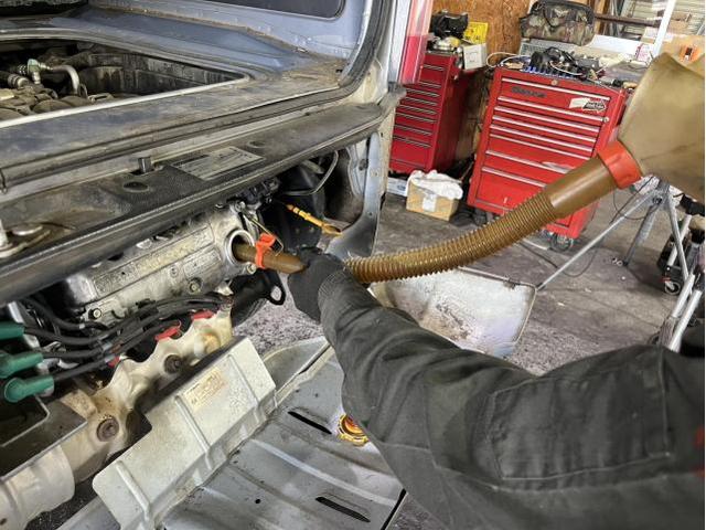 スバル　サンバーバン　VB　エンジン関連修理・整備　ウォーターポンプ付近から　エンジンオイル　漏れ　ウォーターポンプ　ベルト　エンジンオイル　交換　佐賀県　三養基郡　みやき町　みやき