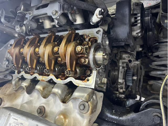 スバル　サンバーバン　VB　エンジン関連修理・整備　ウォーターポンプ付近から　エンジンオイル　漏れ　ウォーターポンプ　ベルト　エンジンオイル　交換　佐賀県　三養基郡　みやき町　みやき