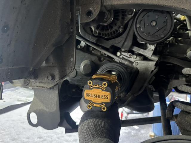 スバル　サンバーバン　VB　エンジン関連修理・整備　ウォーターポンプ付近から　エンジンオイル　漏れ　ウォーターポンプ　ベルト　エンジンオイル　交換　佐賀県　三養基郡　みやき町　みやき