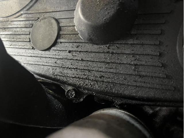 スバル　サンバーバン　VB　エンジン関連修理・整備　ウォーターポンプ付近から　エンジンオイル　漏れ　ウォーターポンプ　ベルト　エンジンオイル　交換　佐賀県　三養基郡　みやき町　みやき