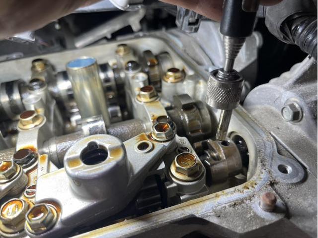 トヨタ　ヴォクシー　XCパッケージ　エンジン関連修理・整備　エンジンチェックランプ点灯　コンティニュアスリバリアブルバルブリフトコントローラー　交換　佐賀県　三養基郡　みやき町　みやき