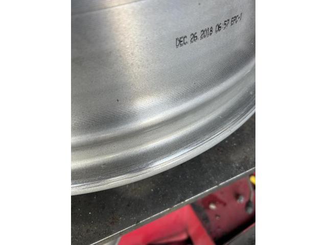 トヨタ　プリウスα　メンテナンス・日常点検　タイヤ　交換　バランス調整　佐賀県　三養基郡　みやき町　みやき