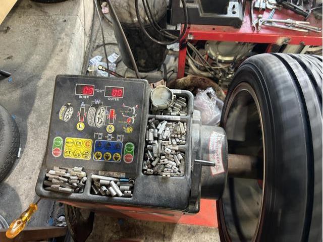 トヨタ　プリウスα　メンテナンス・日常点検　タイヤ　交換　バランス調整　佐賀県　三養基郡　みやき町　みやき