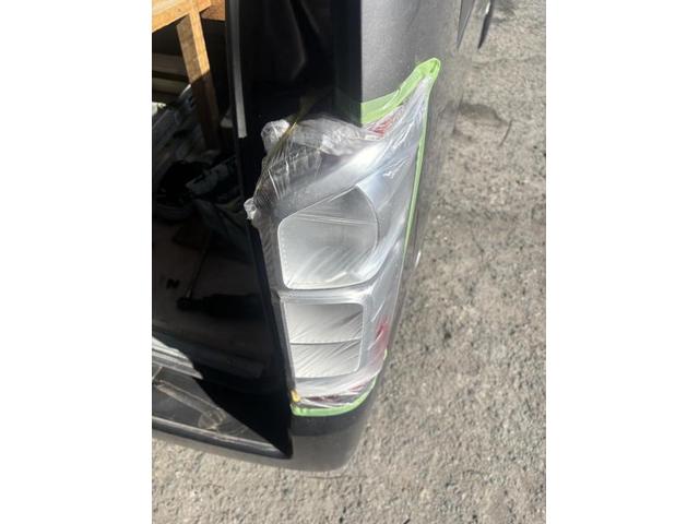 日産　キャラバン　ライト・ウィンカー類修理・整備　テールレンズ　割れ　交換　佐賀県　三養基郡　みやき町　みやき