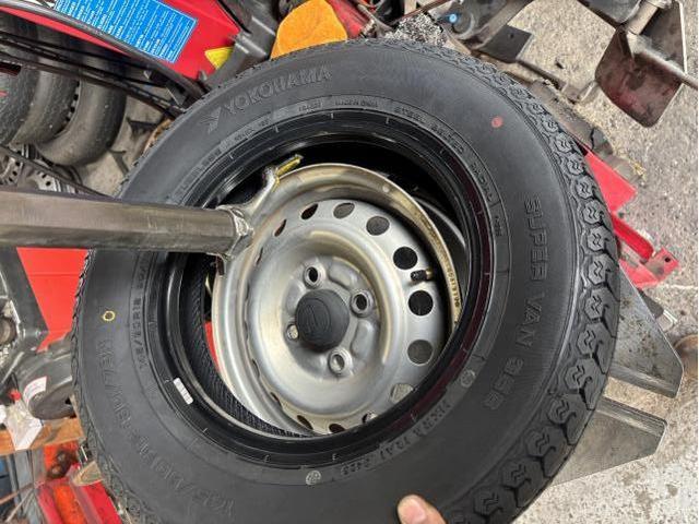 ダイハツ　ハイゼットカーゴ　バースト　タイヤ　交換　バランス調整　佐賀県　三養基郡　みやき町　みやき