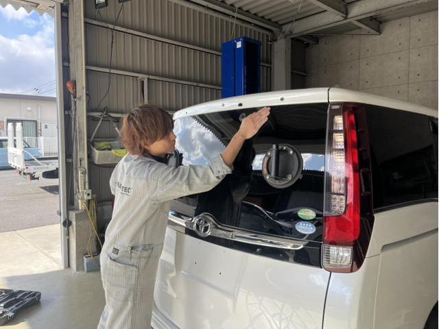 トヨタ　エスクァイア　出張　リアゲート交換　ガラス脱着　佐賀県　三養基郡　みやき町　みやき