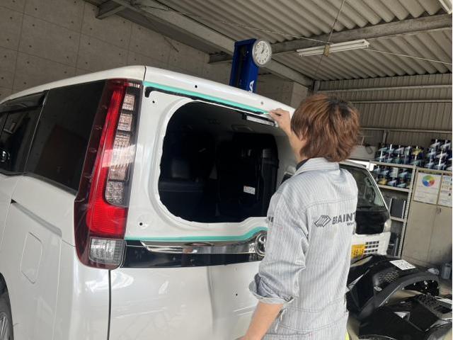 トヨタ　エスクァイア　出張　リアゲート交換　ガラス脱着　佐賀県　三養基郡　みやき町　みやき