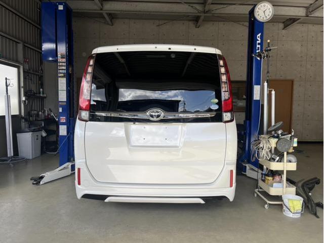 トヨタ　エスクァイア　出張　リアゲート交換　ガラス脱着　佐賀県　三養基郡　みやき町　みやき