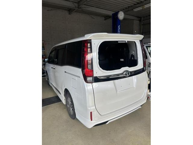 トヨタ　エスクァイア　出張　リアゲート交換　ガラス脱着　佐賀県　三養基郡　みやき町　みやき