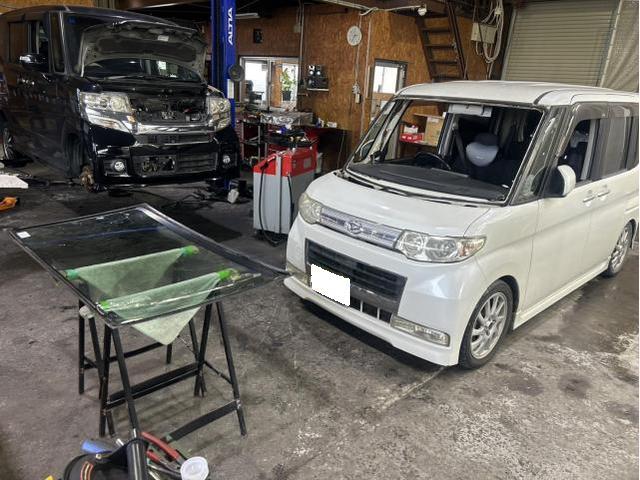 ダイハツ　タント　カスタムRS　ガラス交換　保険対応　フロントガラス　割れ　交換　佐賀県　三養基郡　みやき町　みやき