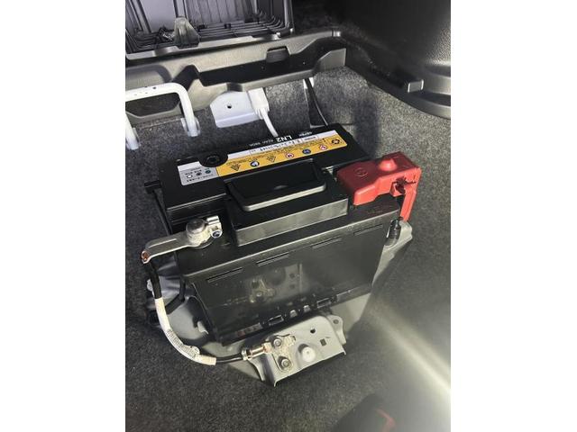 トヨタ　ヴォクシー　ハイブリッドZS　エンジン関連修理・整備　補機バッテリー　劣化　交換　佐賀県　三養基郡　みやき町　みやき