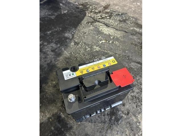 トヨタ　ヴォクシー　ハイブリッドZS　エンジン関連修理・整備　補機バッテリー　劣化　交換　佐賀県　三養基郡　みやき町　みやき