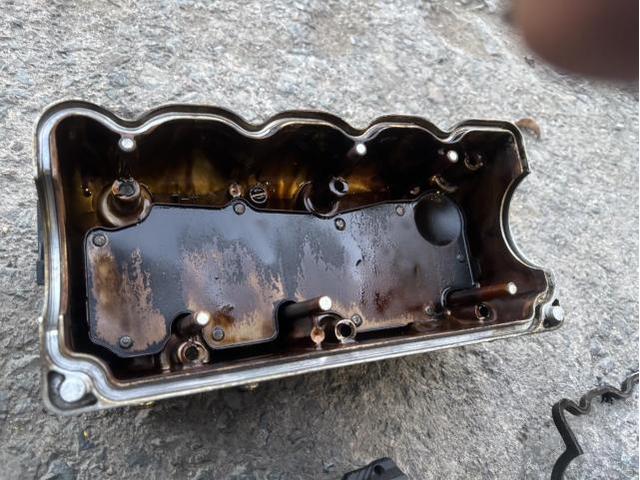 スバル　サンバートラック　エンジン関連修理・整備　オイル漏れ　タペットカバーガスケット　エンジンオイル　オイルエレメント　交換　佐賀県　三養基郡　みやき町　みやき