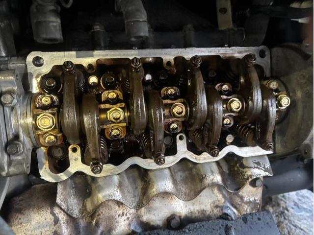 スバル　サンバートラック　エンジン関連修理・整備　オイル漏れ　タペットカバーガスケット　エンジンオイル　オイルエレメント　交換　佐賀県　三養基郡　みやき町　みやき