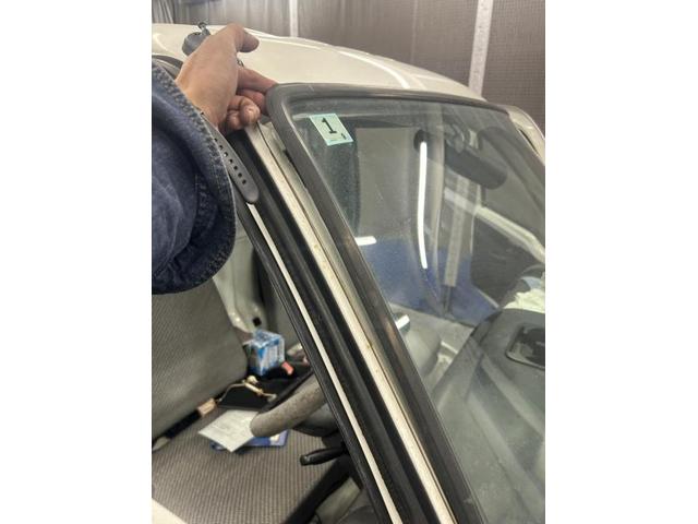 ダイハツ　ハイゼットカーゴ　鈑金塗装　ガラス外し　佐賀県　三養基郡　みやき町　みやき